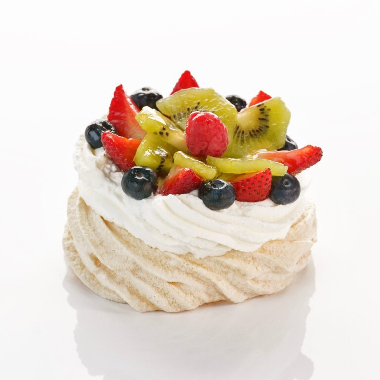Pavlova with Fruits