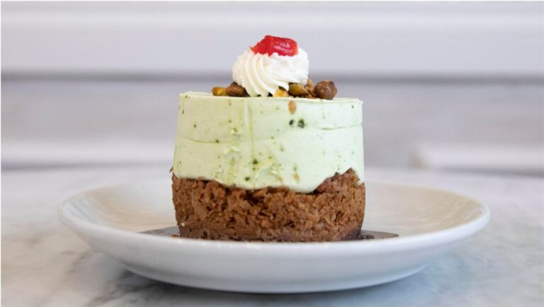 Pistachio Crumble Cake